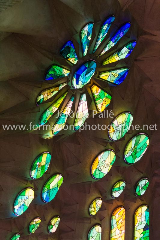 Cours de photographie en ligne pour apprendre à faire des photos de vitraux.