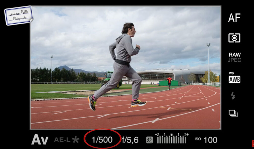 Pour figer un personnage qui court,  il est préférable d'augmenter la vitesse autour de 1/500s.