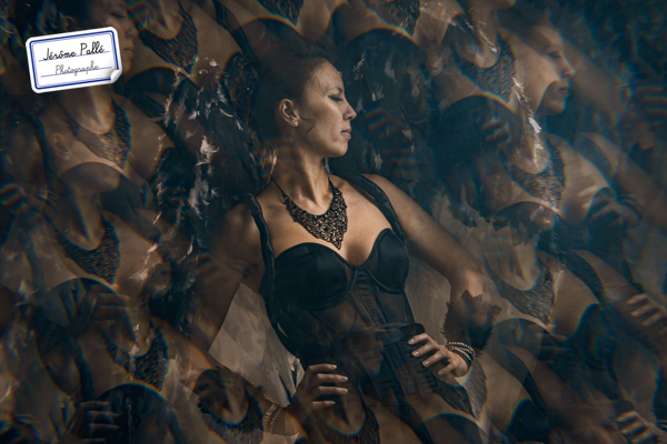 D’abord, celui-ci, c’est le filtre kaléidoscope. Il crée des effets amusants. Il est rotatif, avec une petite bague qui permet de modifier l’effet.